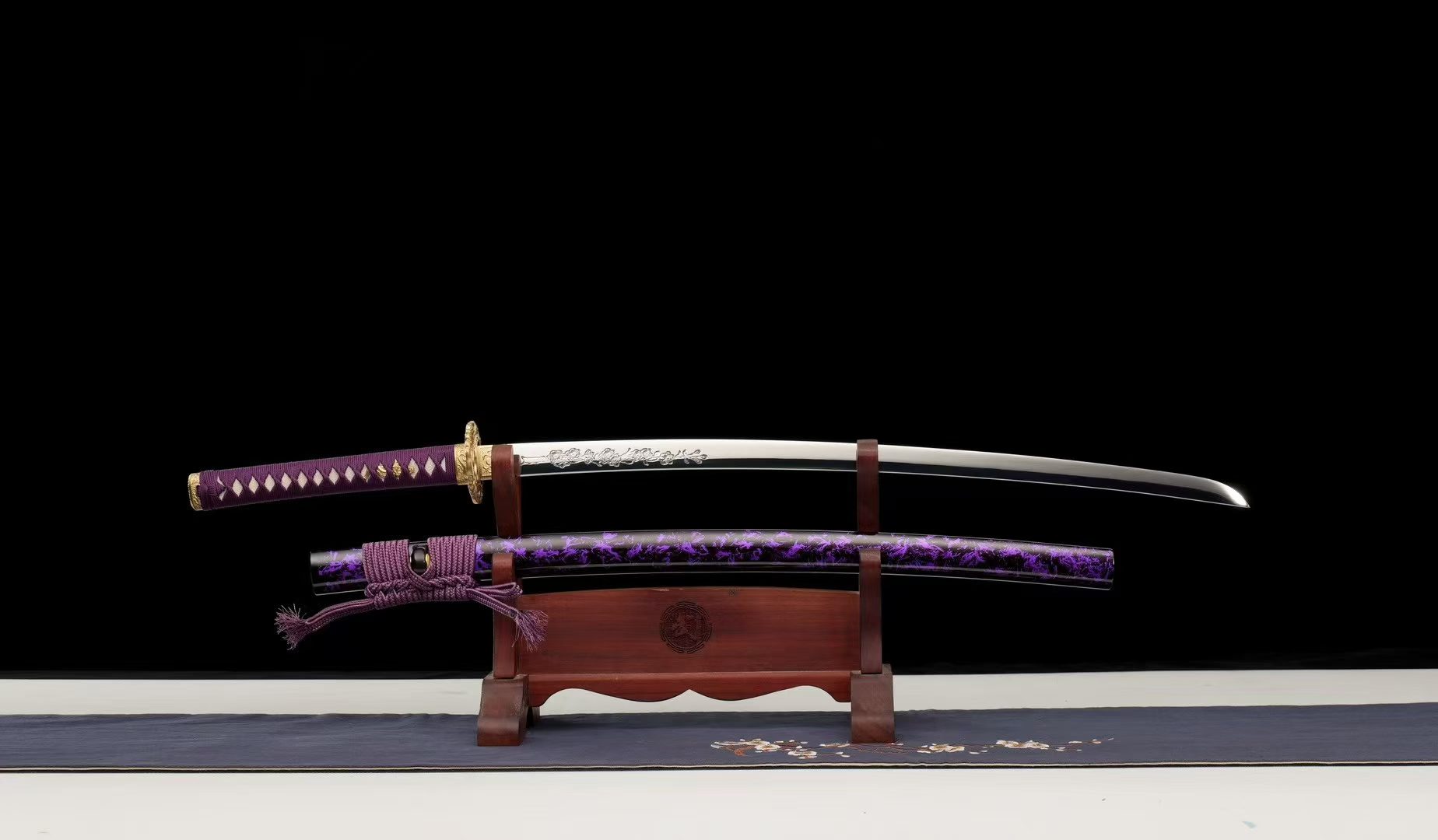 Katana Samurai Lãng Nhân Hoa Mai – Lưỡi Mài Gương, Bộ Đồng Chạm Khắc Cao Cấp