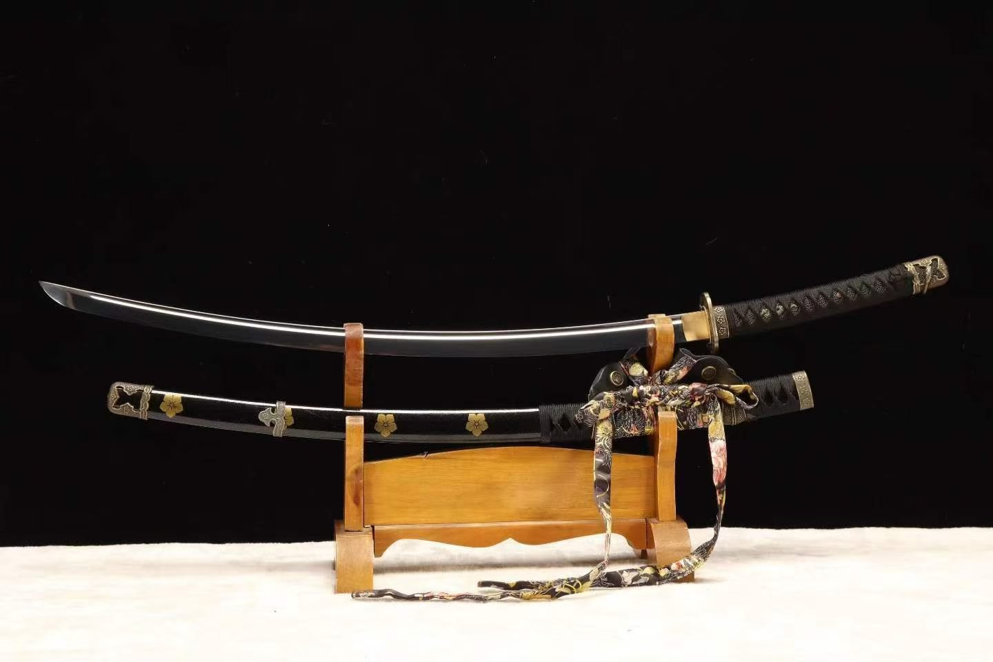 Kiếm Nhật Tachi Okamura Độ Đàn Hồi Cao Lưỡi Thép Đánh Bóng Gương 26 Inch