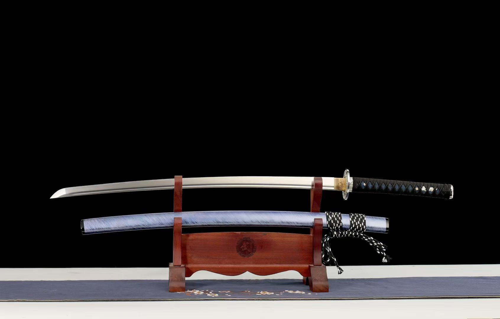KIẾM NHẬT KATANA NGÂN LONG XÍCH TÂM – THÉP CARBON TRUNG, VỎ GỖ SƠN HỌA TIẾT RỒNG NƯỚC