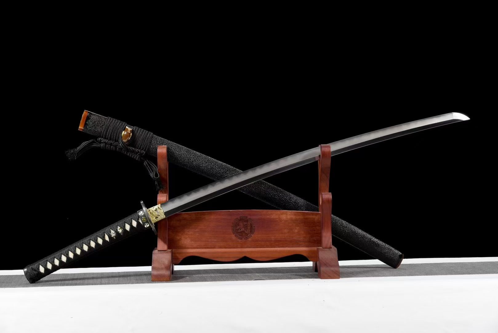 KIẾM NHẬT KATANA NGÂN HỔ THỐ – THÉP NGHÌN LỚP TỰ LUYỆN THỦ CÔNG, VỎ BỌC DA CÁ ĐUỐI