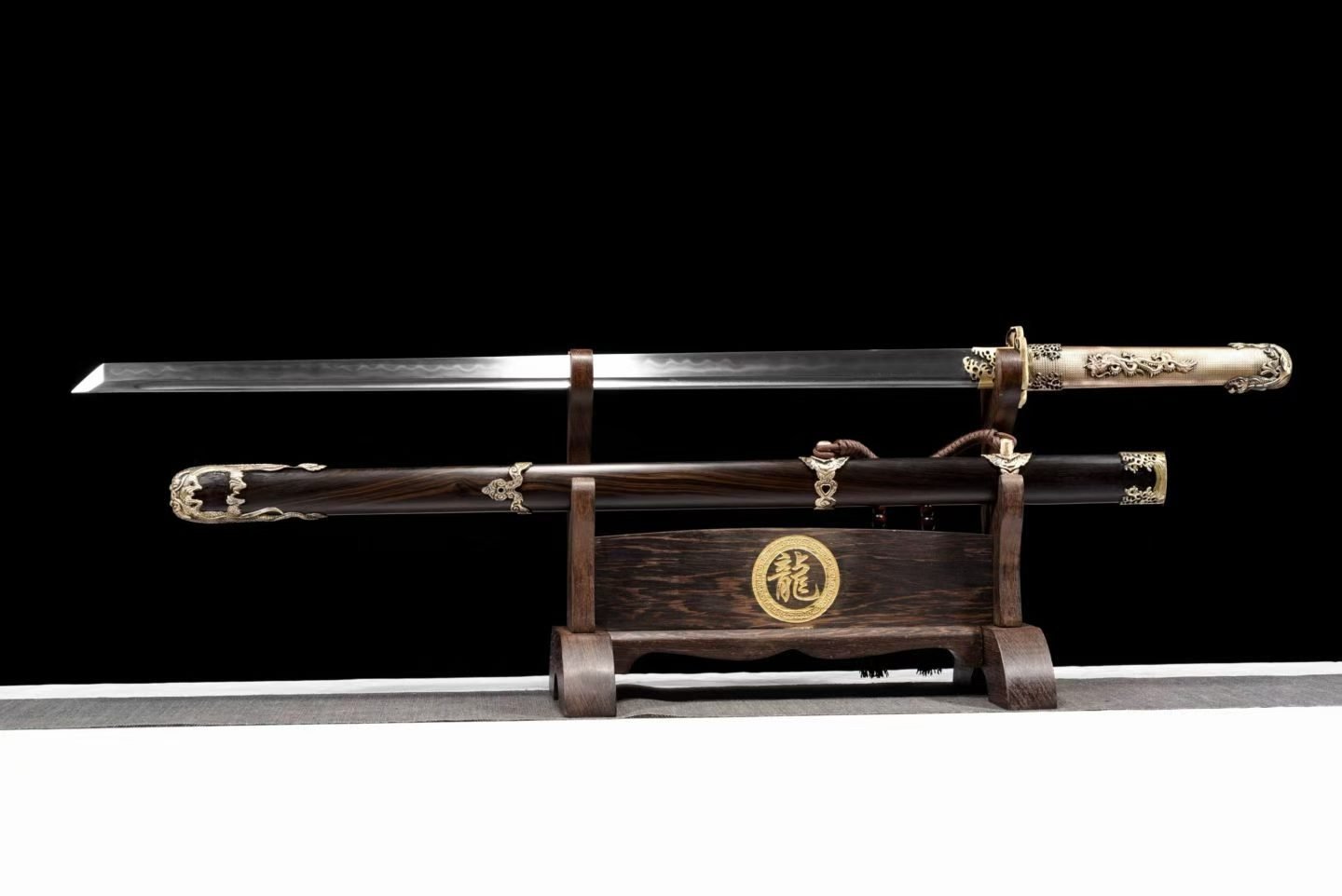 ĐƯỜNG ĐAO THỦY LONG – THÉP HOA VĂN GẤP RÈN, TÔI VIỀN THỦ CÔNG, CHUÔI ĐỒNG CHẠM KHẮC, BAO GỖ ĐÀN HƯƠNG ĐEN