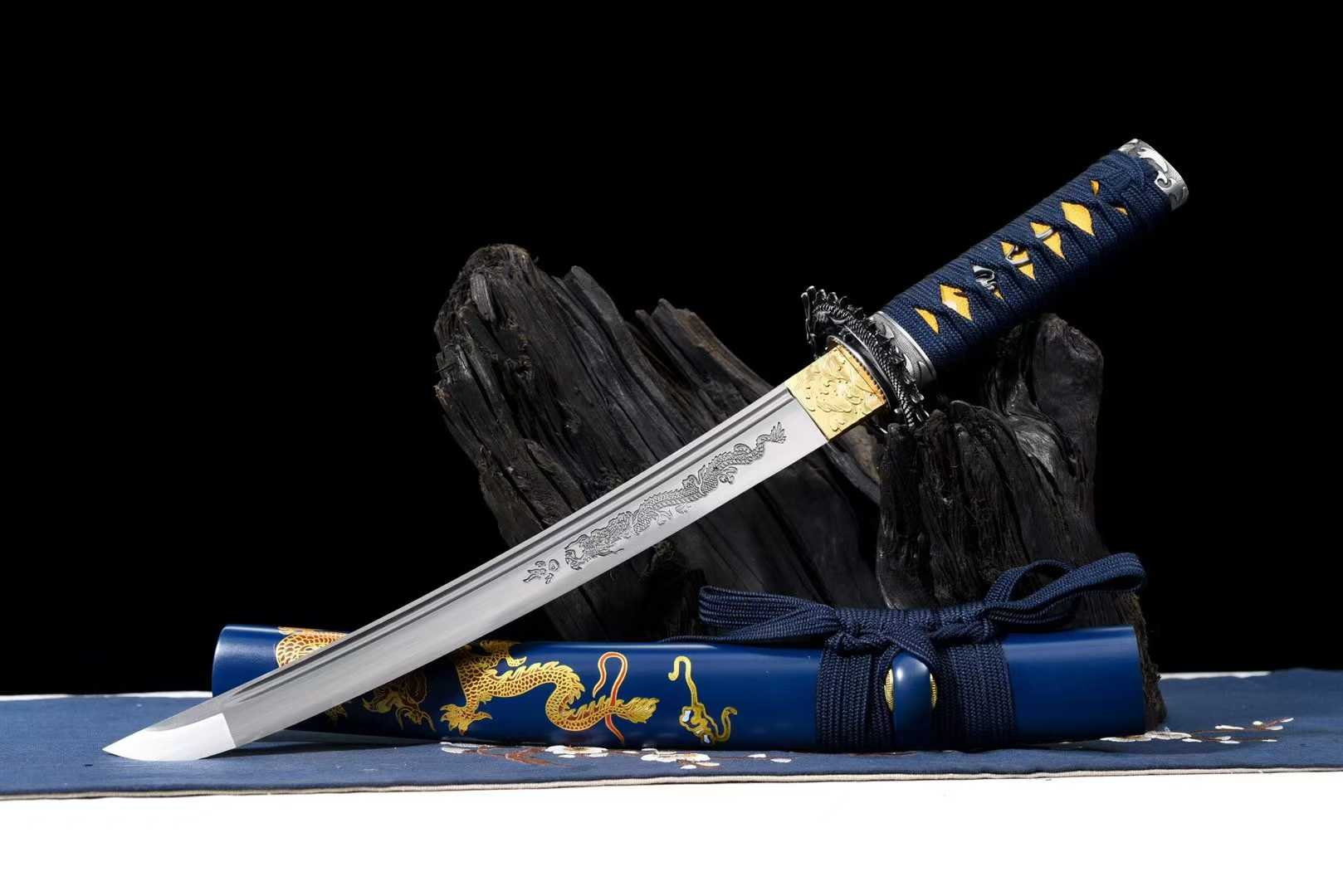 Tanto điêu khắc họa tiết khảm rồng